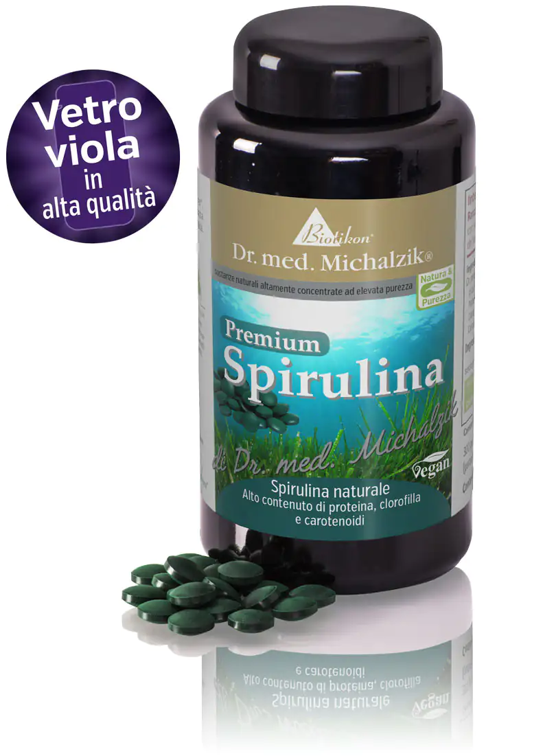 Spirulina Premium – 300 Compresse Bottiglia nera contenente 300 compresse di spirulina verdastra su uno sfondo lucido.