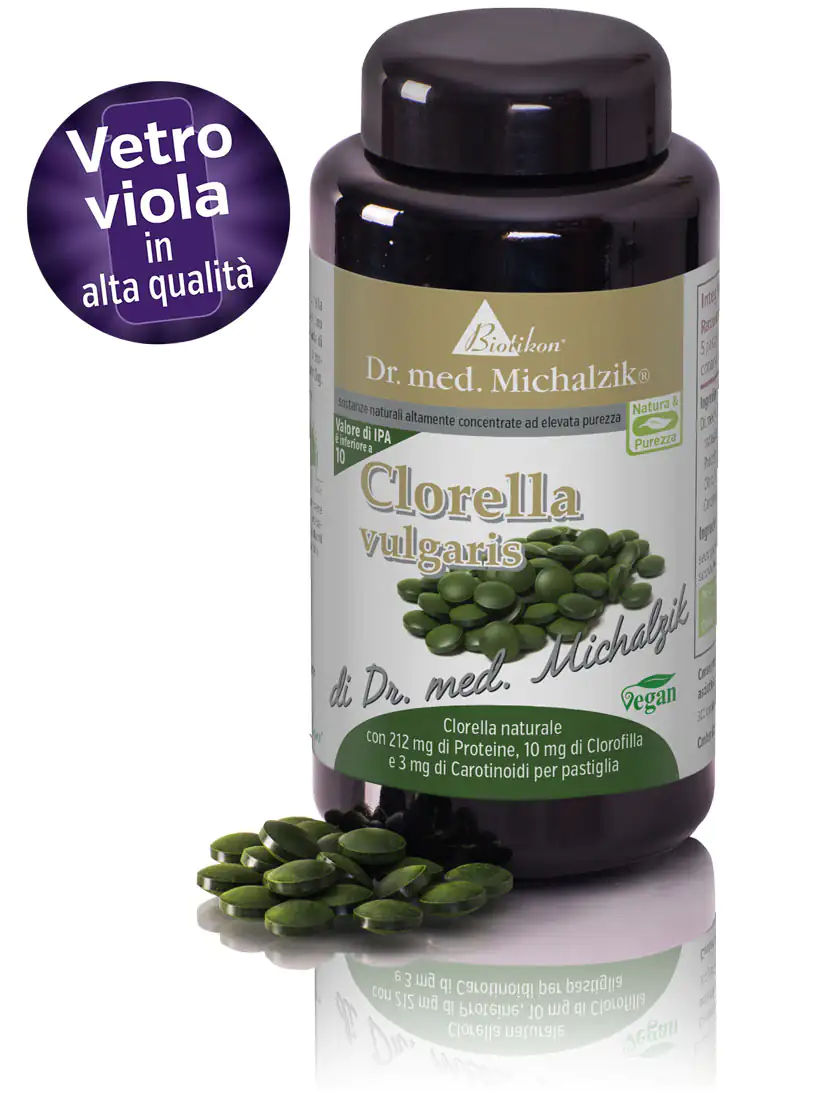 Chlorella Vulgaris – 200 Compresse Confezione con compresse di Chlorella vegane in verde scuro, 200 compresse in contenitore di vetro di alta qualità.