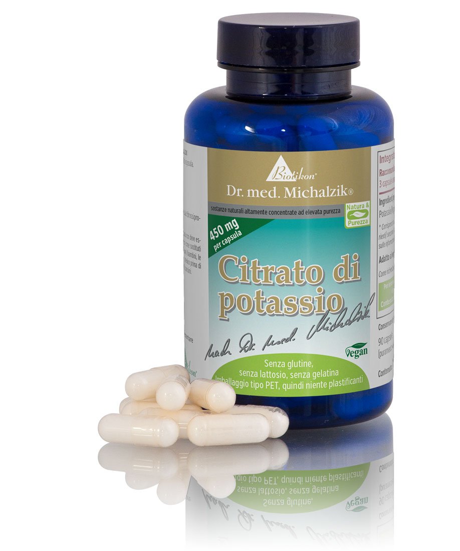 Citrato di Potassio 450 mg - Capsule Bottiglia di vetro con capsule di citrato di potassio, 450 mg per capsula, trasparente, capsule in primo piano.